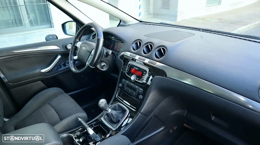 Ford S-Max 2.0 TDCi Titanium 7L - 32