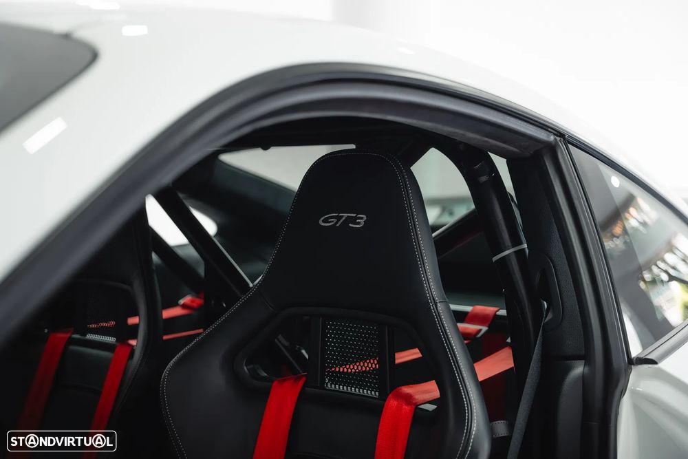 Porsche 911 Série F - 27