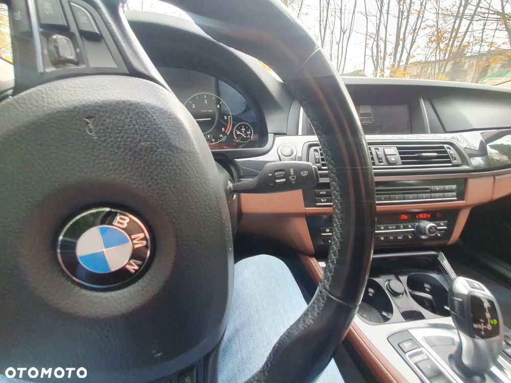 BMW Seria 5 525d xDrive Touring Sport-Aut Luxury Line - 17