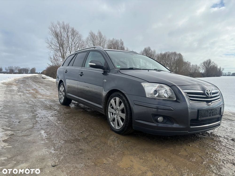 Toyota Avensis - 16