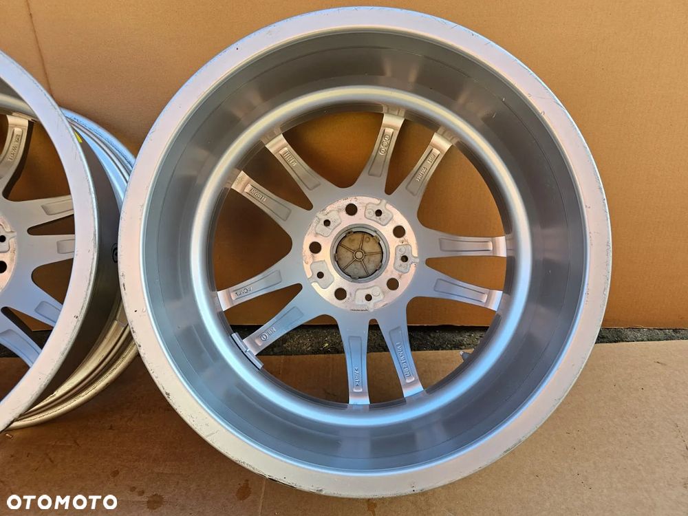 (F103) BMW OE M3 F80 M4 F82 F83 F30 F31 F32 M-Pakiet / 2284905 / 8,5Jx18 IS27 5x120 - 13