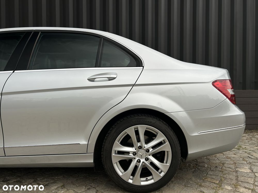 Mercedes-Benz Klasa C 180 BlueEFFICIENCY 7G-TRONIC Avantgarde - 38