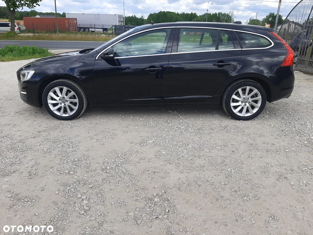 Volvo V60 D2 R-Design Momentum - 12