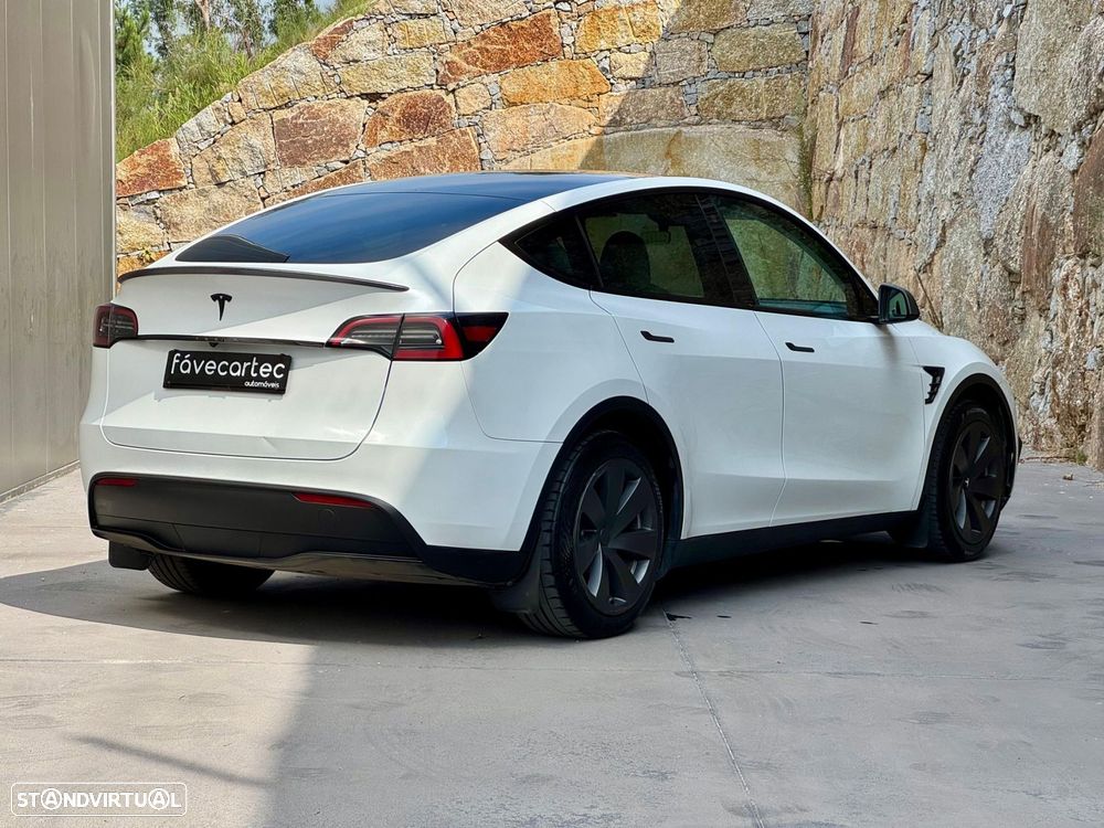 Tesla Model Y Standard Long Range RWD - 41
