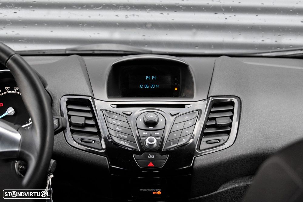 Ford Fiesta 1.0 T EcoBoost Titanium PowerShift - 12