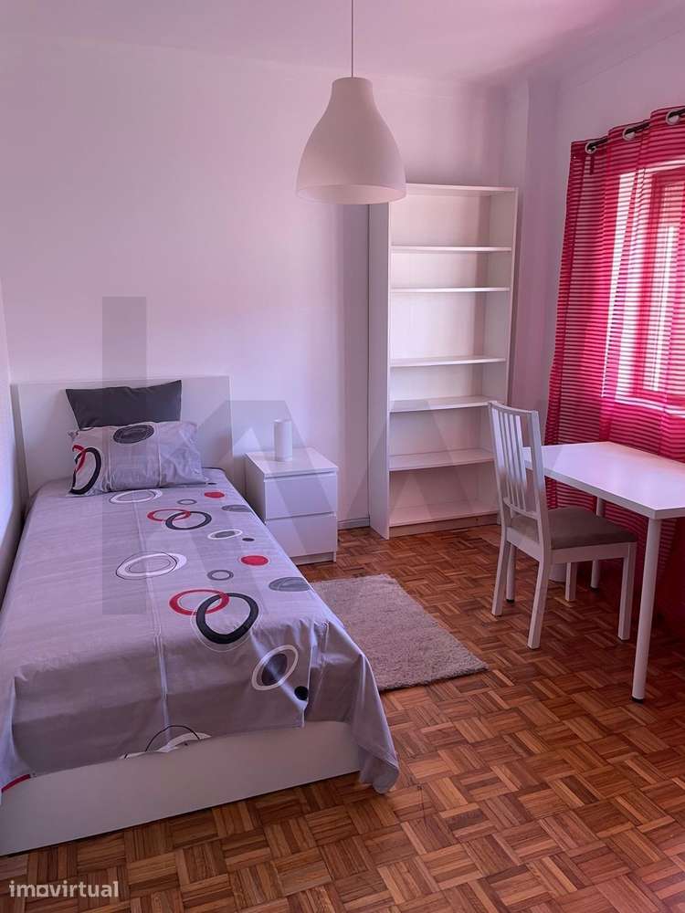 Apartamento T2 transformado em T4 com garagem, São Martinho do Bispo, - Grande imagem: 5/10