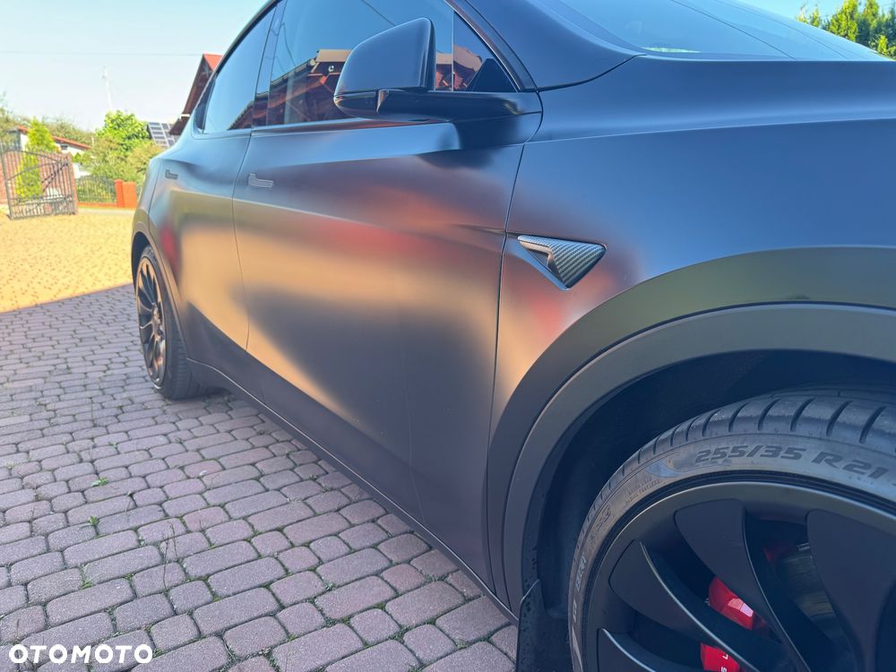 Tesla Model Y Performance AWD - 5