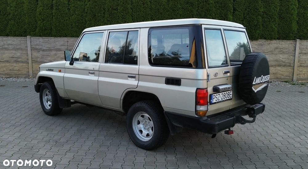 Toyota Land Cruiser - 4