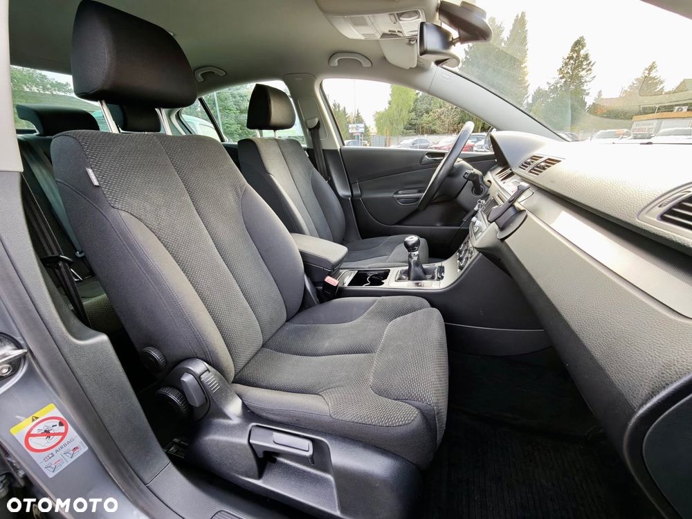 Volkswagen Passat 1.6 FSI Comfortline - 14