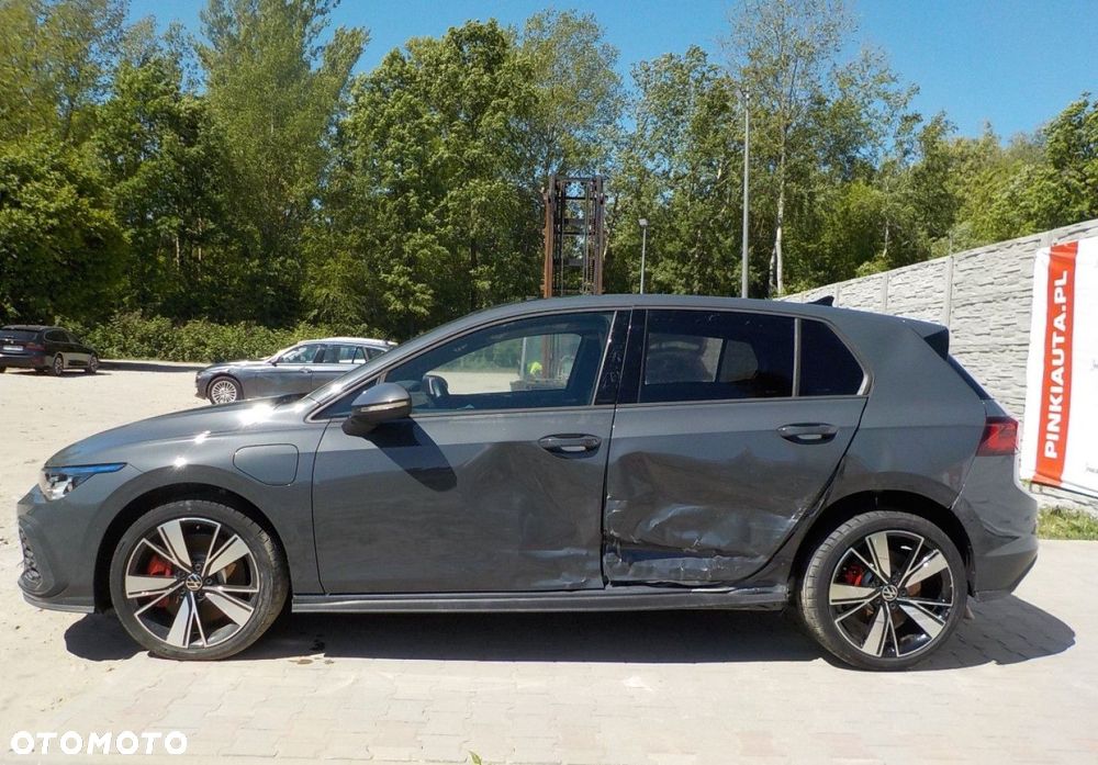 Volkswagen Golf - 8