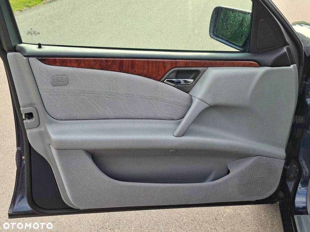 Mercedes-Benz Klasa E 240 Classic - 10