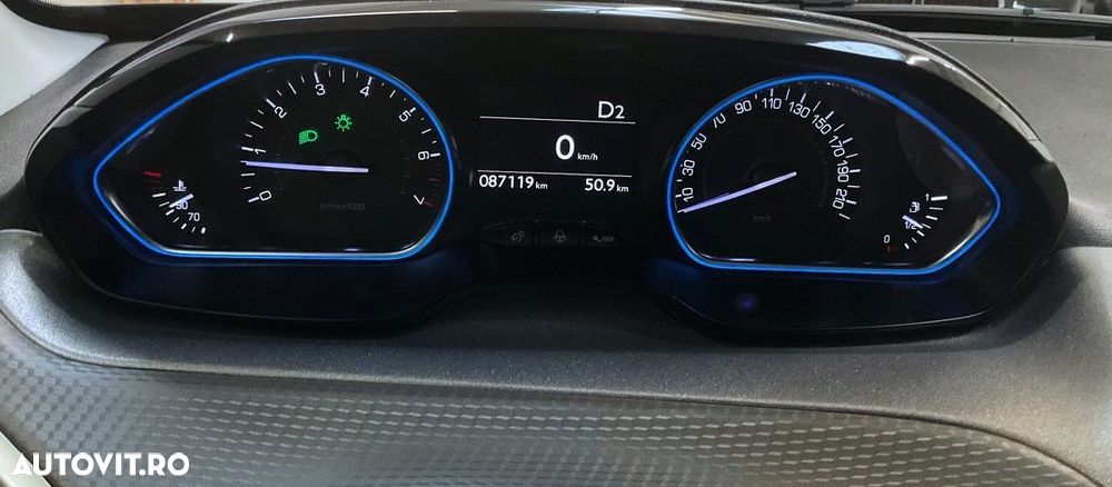 Peugeot 2008 PureTech 110 Stop&Start EAT6 Allure - 12