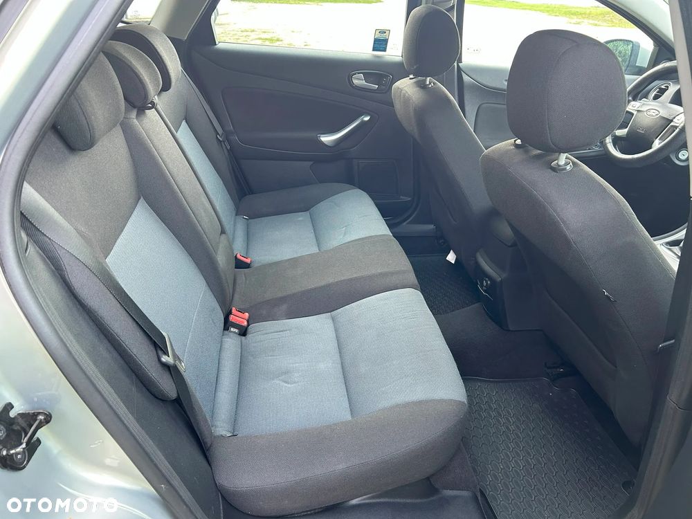 Ford Mondeo 1.6 Ambiente - 14