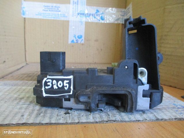 Fecho 13210738 OPEL ZAFIRA B 2005 TE ELETRICO OPEL ASTRA H 2007 1.9Cdti TE 4 Pinos OPEL ASTRA H FASE 2 2007 1.7CDTI 100CV 5P CINZENTO TESQ 4 PINOS - 2