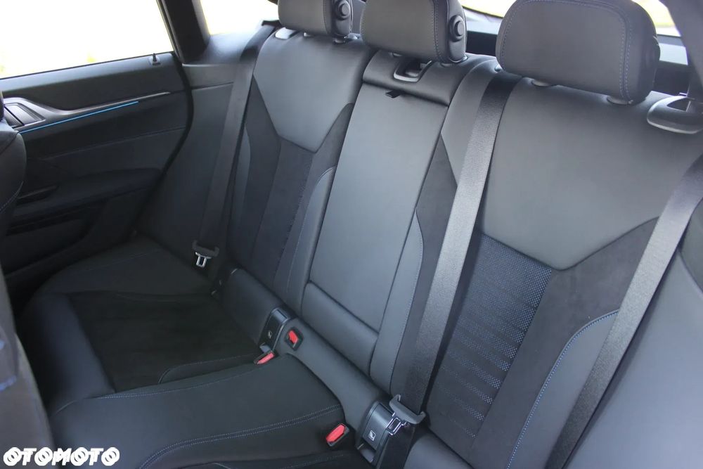 BMW i4 80.7kWh eDrive 35 M Sport - 23