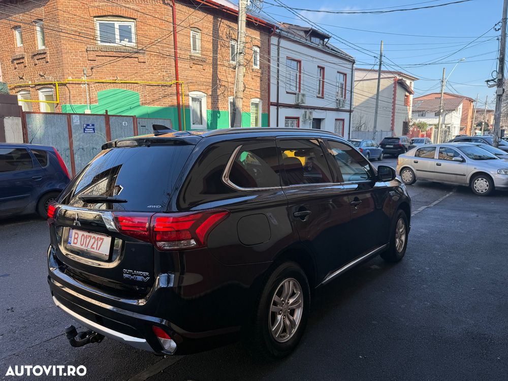 Mitsubishi Outlander 2.0 4WD Plus - 15