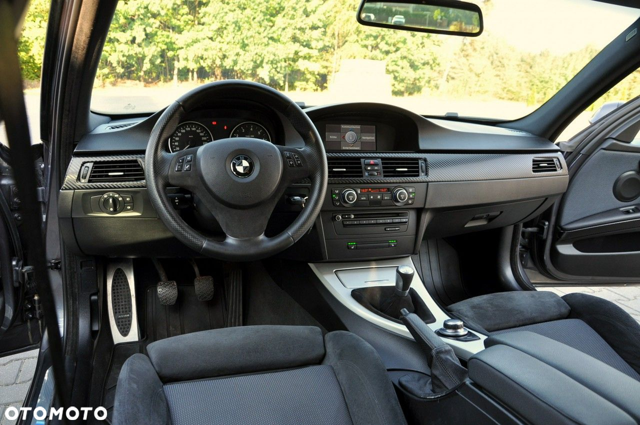 BMW Seria 3 325i Touring - 29