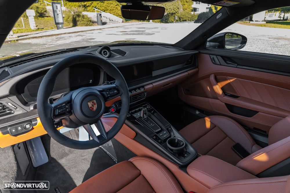 Porsche 911 (992) Carrera 4 GTS - 17