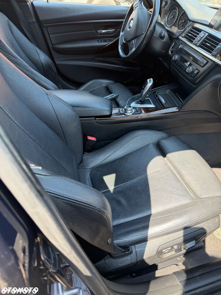BMW Seria 3 330d xDrive - 13