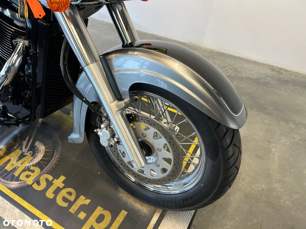 Suzuki Intruder - 19