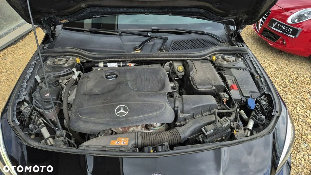 Mercedes-Benz CLA 200 7G-DCT AMG Line - 10
