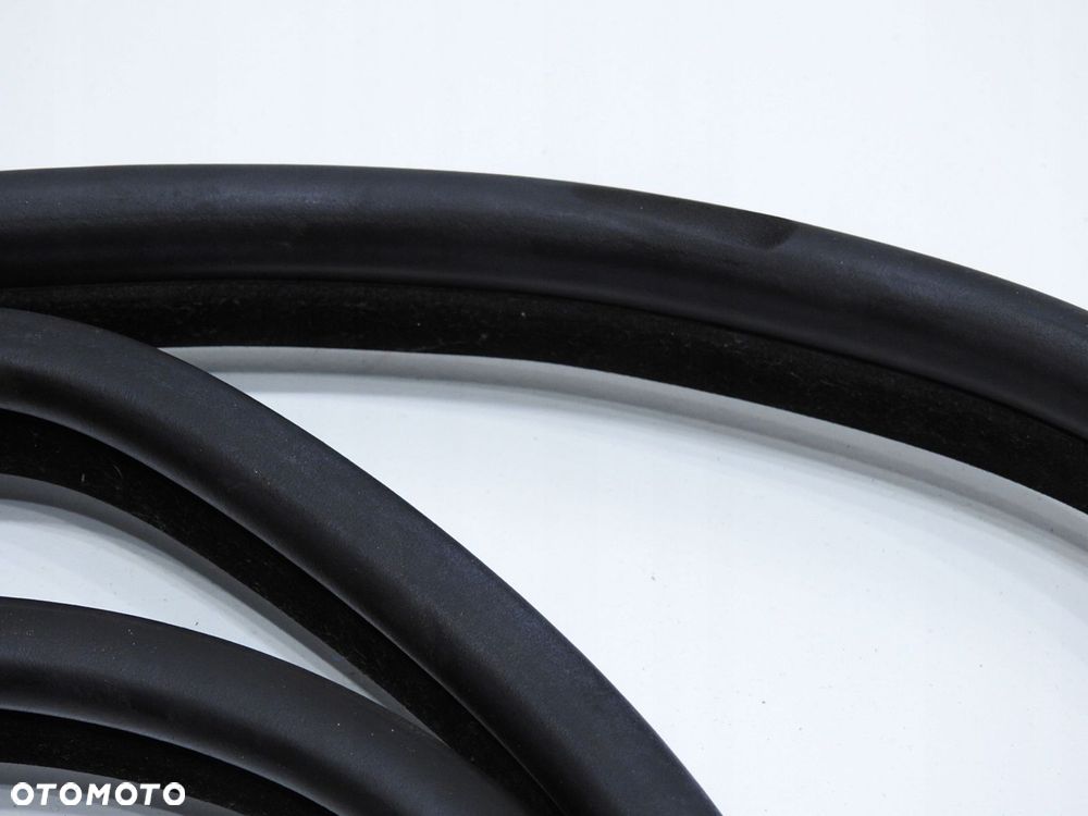 USZCZELKA DRZWI PRAWY TYŁ BMW E91 - 7