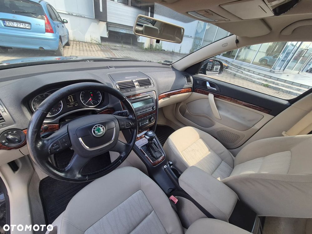 Skoda Octavia 2.0 TDI Elegance DSG - 8