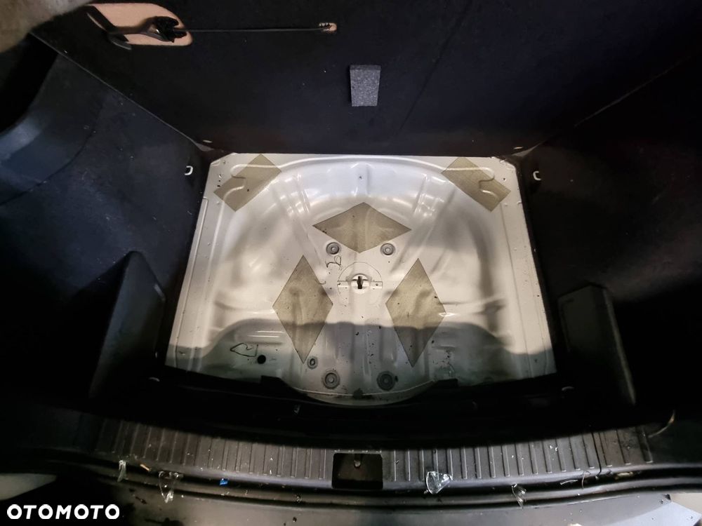 PAS TYLNY / WANNA SKODA KAROQ - 1