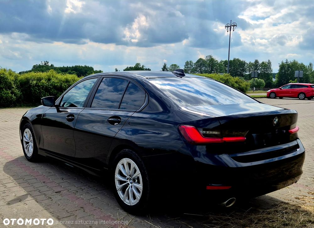 BMW Seria 3 318i - 4