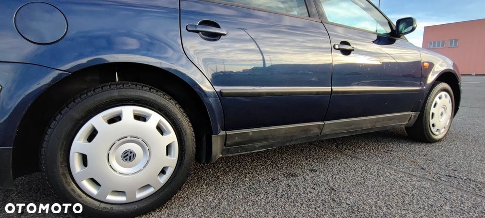 Volkswagen Passat 1.6 CL - 16