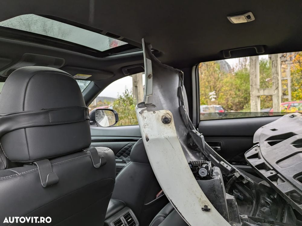 Mitsubishi Outlander - 8