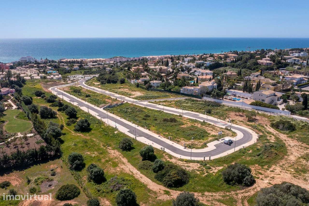 LOTE URBANO PARA VENDA NA PRAIA DA LUZ, MONTE LEMOS - Grande imagem: 3/7