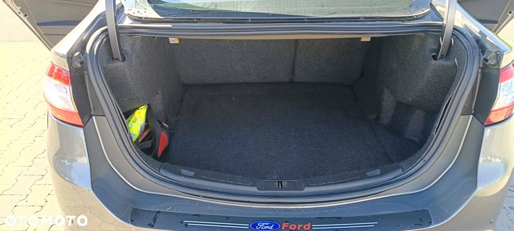 Ford Fusion - 16