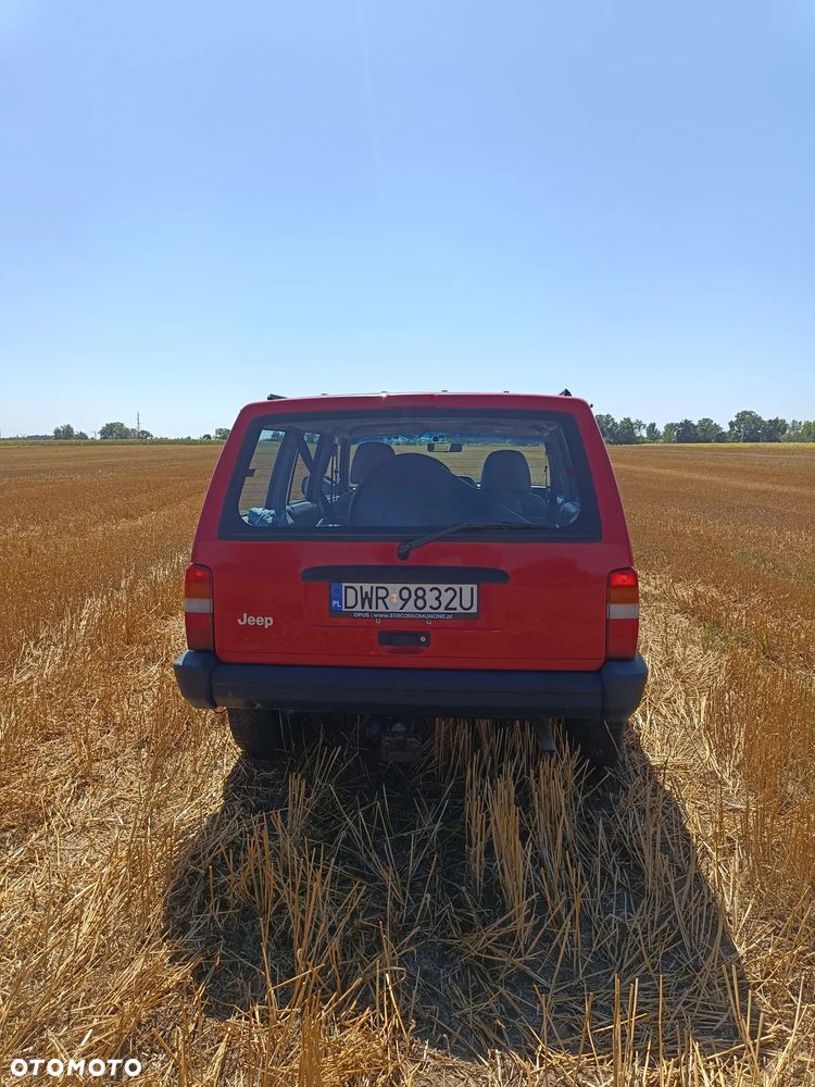 Jeep Cherokee 2.5 Sport - 9