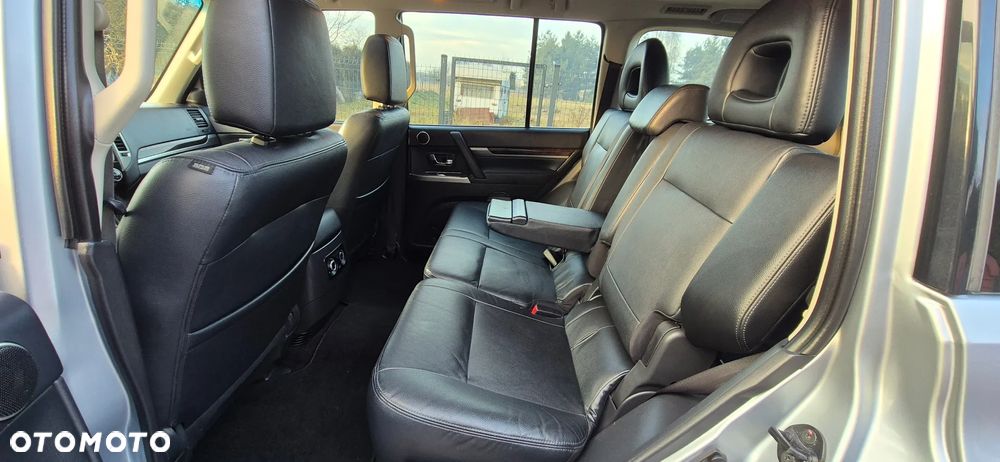 Mitsubishi Pajero - 26