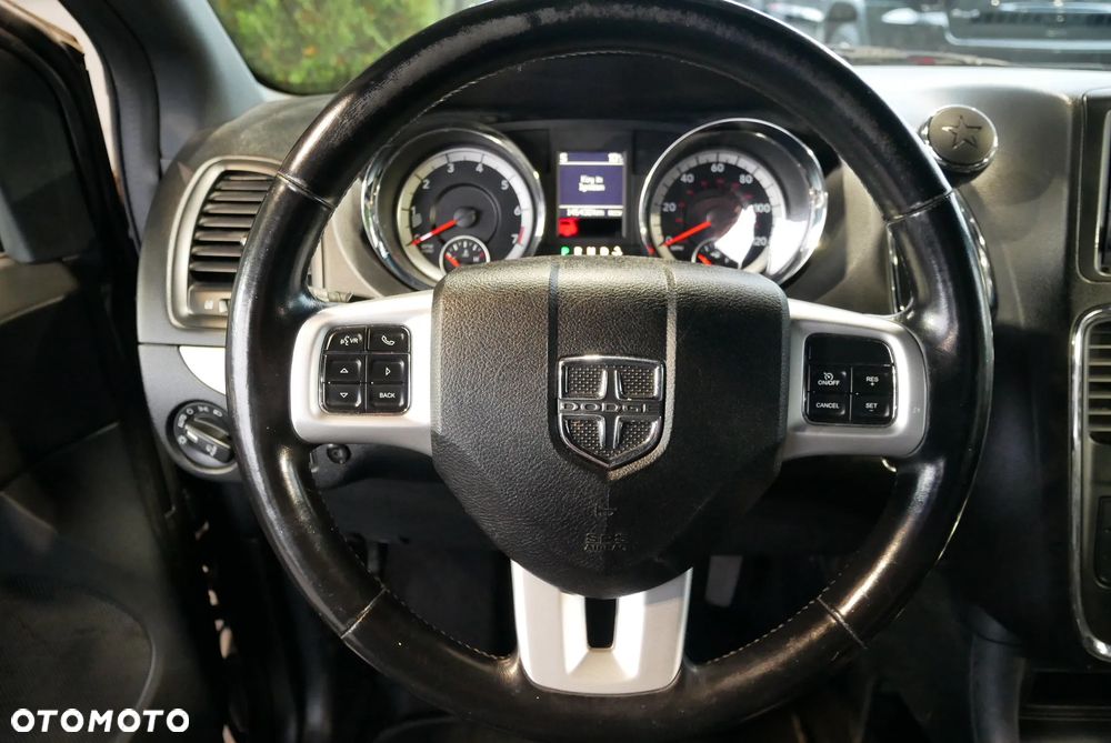 Dodge Grand Caravan - 24