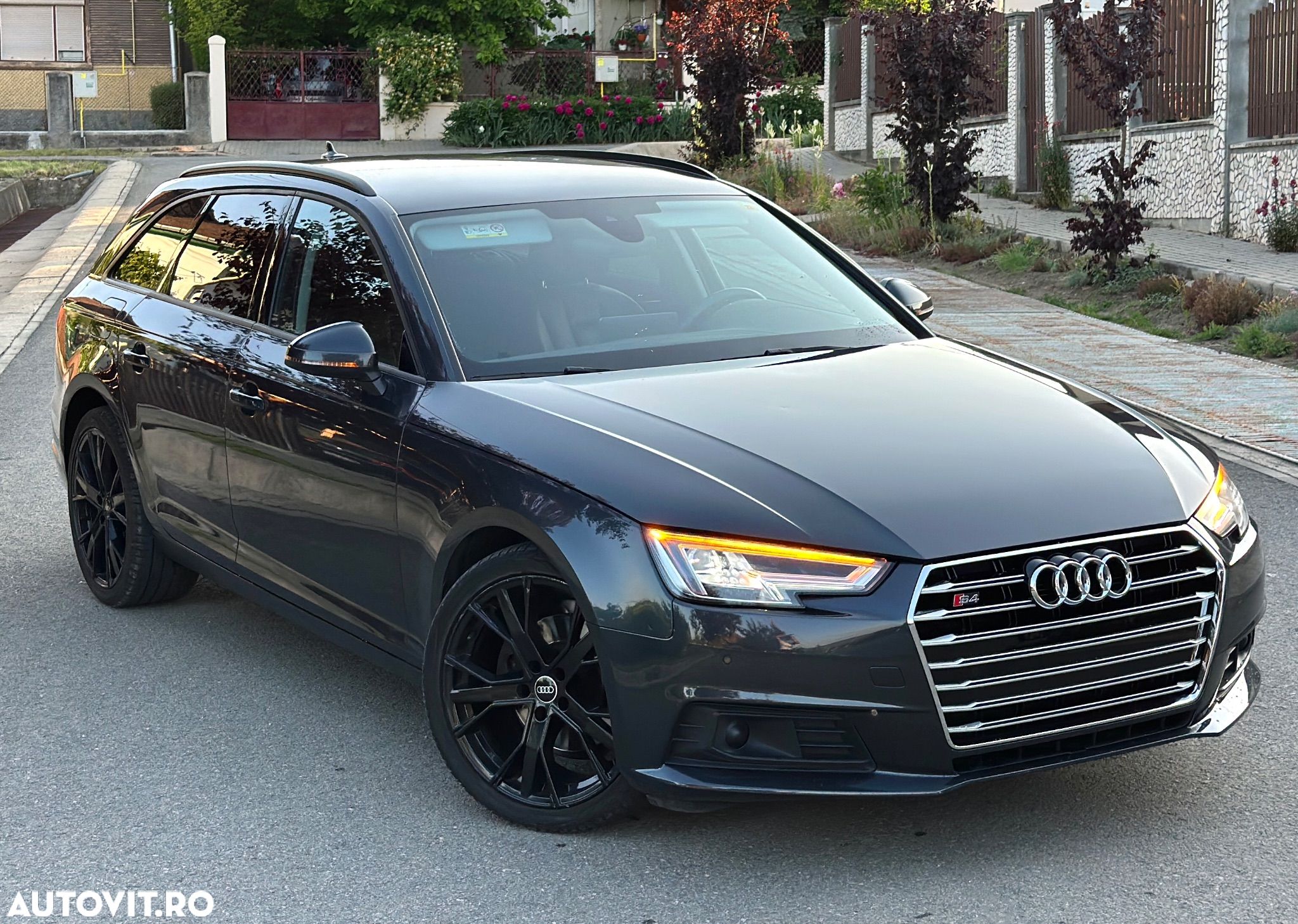 Audi A4 Avant 2.0 TDI ultra S tronic Design - 1