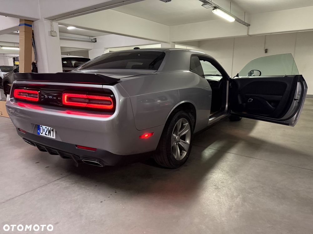 Dodge Challenger - 25