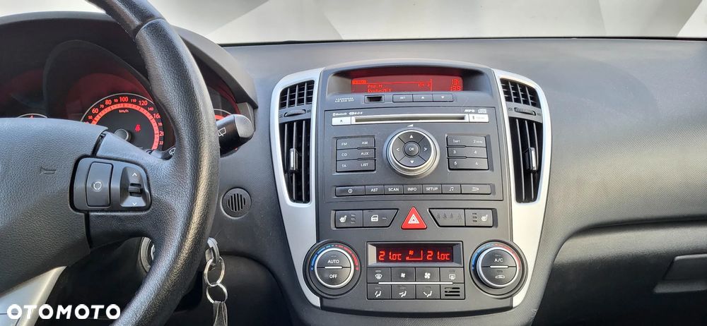 Kia Ceed 1.6 CVVT Dream-Team Edition - 24