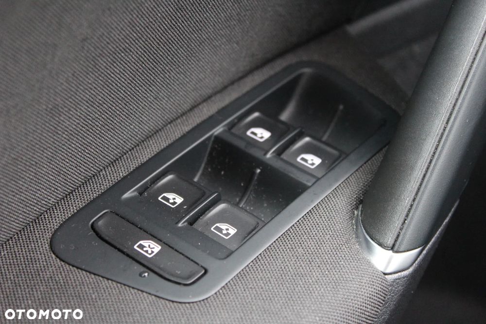 Volkswagen Golf - 23