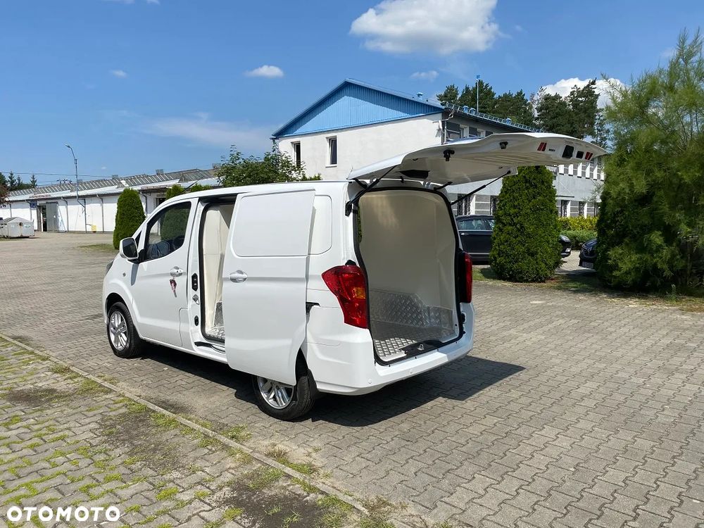 Przebudowa izotermiczna/chłodnicza busa - 9