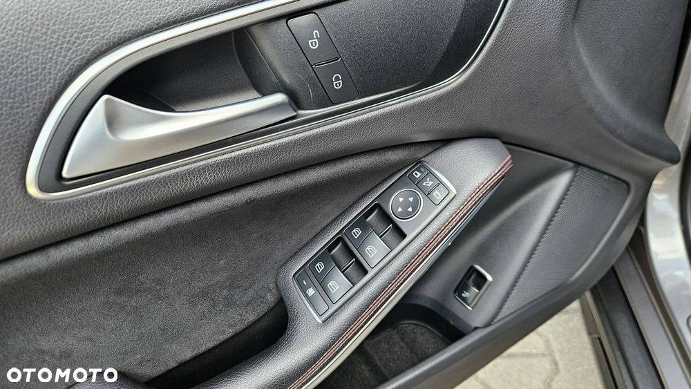 Mercedes-Benz GLA 250 4-Matic AMG Line - 23