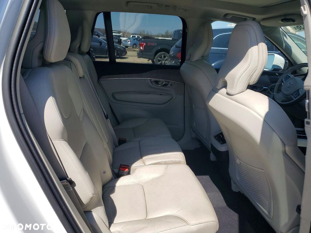 Volvo XC 90 - 9