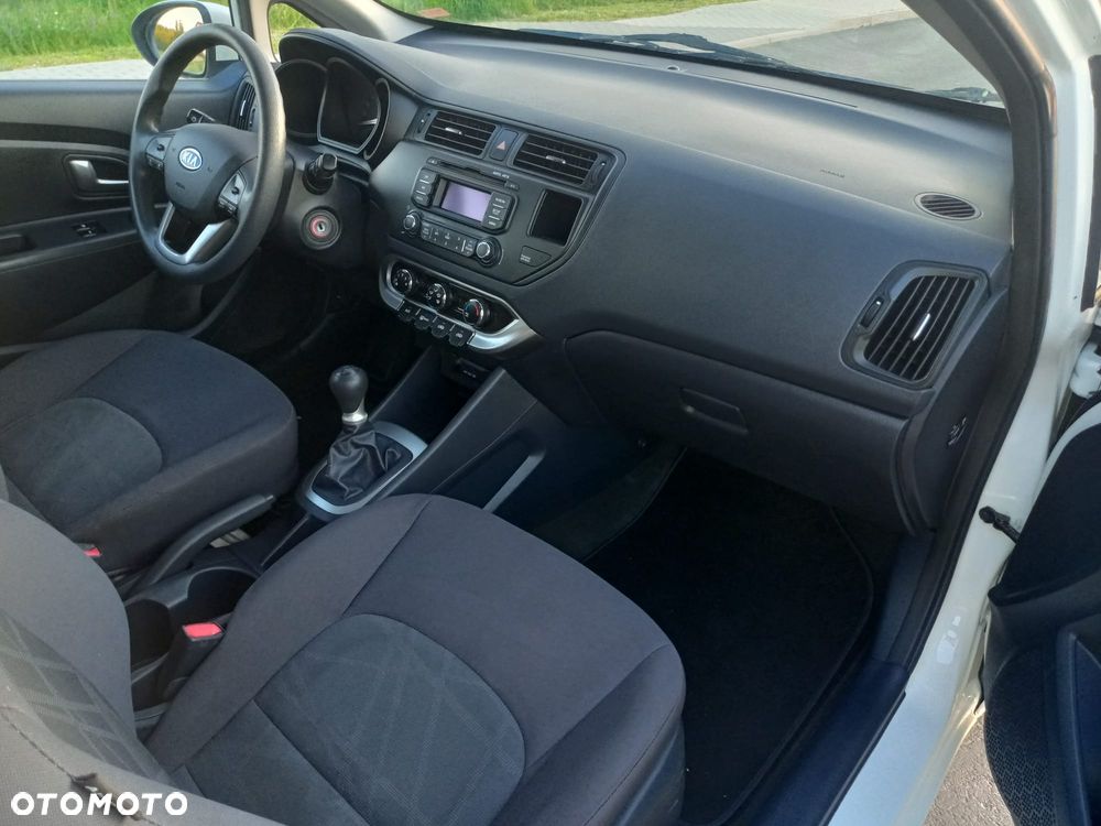 Kia Rio 1.2 Attract - 11