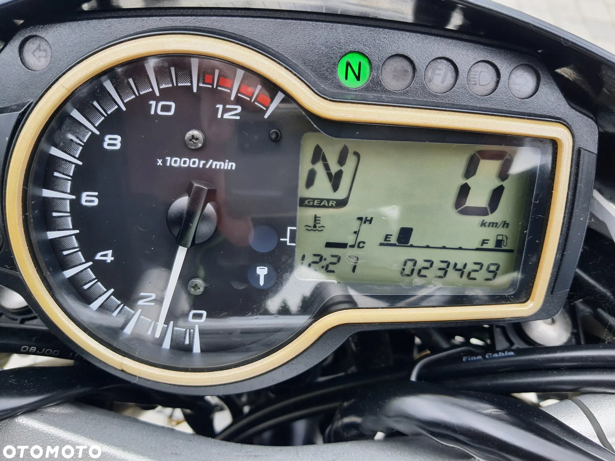 Suzuki GSR - 5