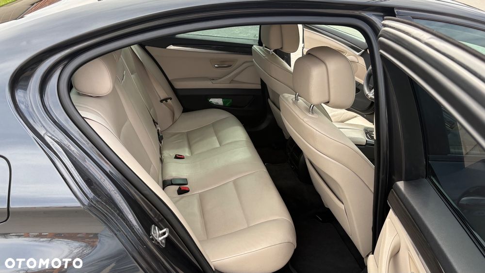 BMW Seria 5 520d - 28