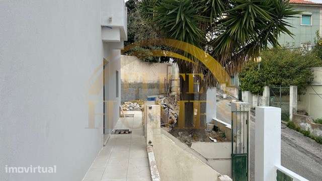 Moradia T3 totalmente reconstruída no centro de Almada — onde o design - Grande imagem: 4/44