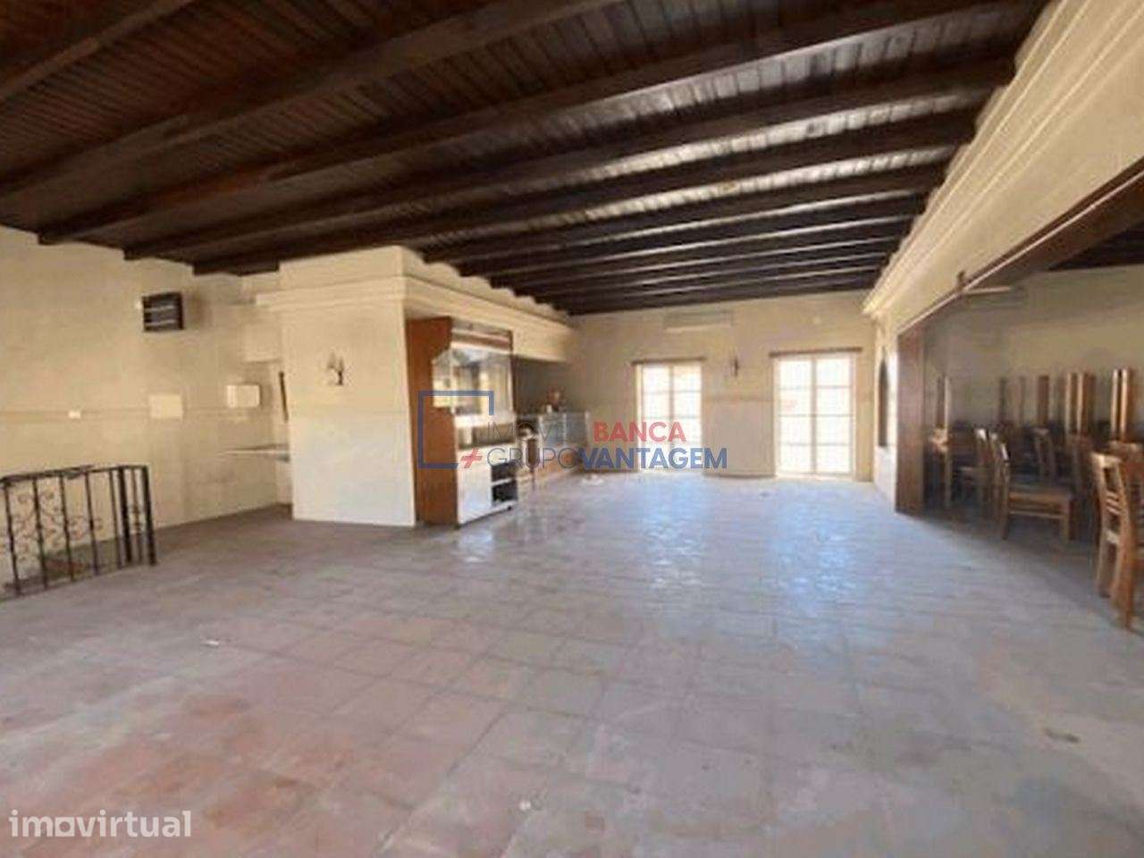 Loja/restaurante em edificio de 2 pisos no Centro de Pias - Grande imagem: 3/6