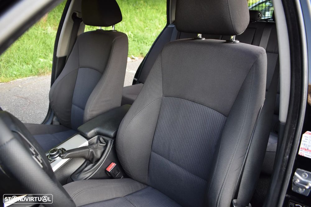 BMW 318 d Navigation Sport - 22