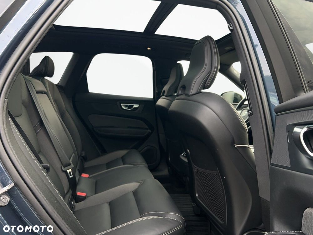Volvo XC 60 B5 D AWD Ultimate Dark - 14